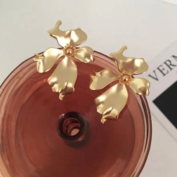 18K Gold Plated Flower Earrings - Picture 2 of 8